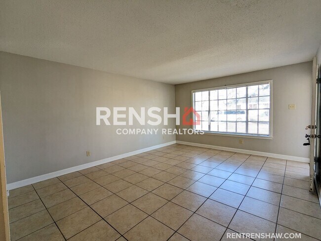 Building Photo - Modern 2 bed/1 bath DUPLEX unit Available ...