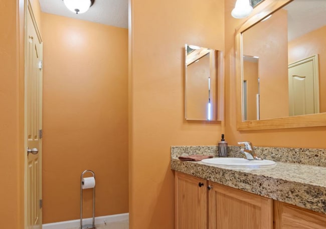 Building Photo - 203 W Ferruginous Way