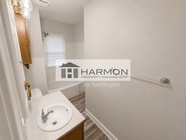 Building Photo - 4612 S Seneca St