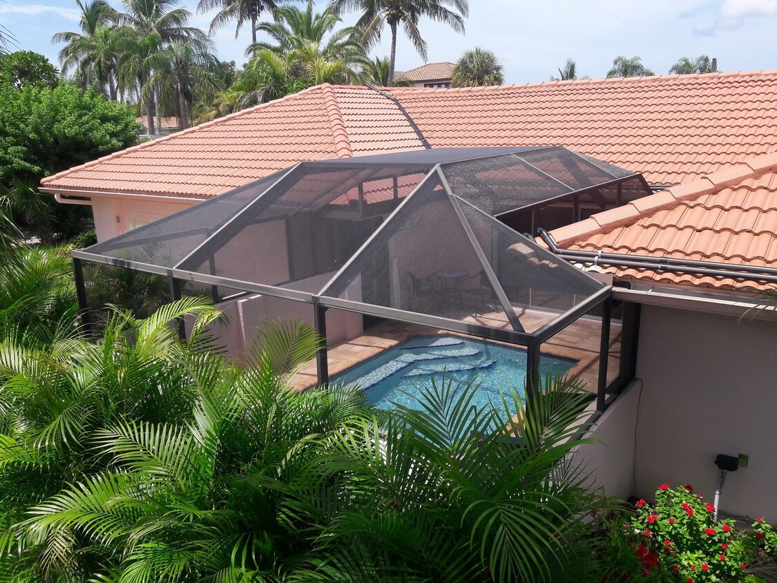 Primary Photo - -Luxury 3 bedroom, 2 bath, canal front, po...