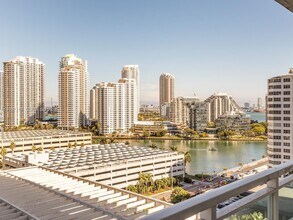 Building Photo - 950 Brickell Bay Dr