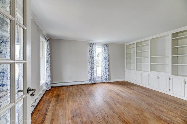 Building Photo - 157 Sweet Farm Rd