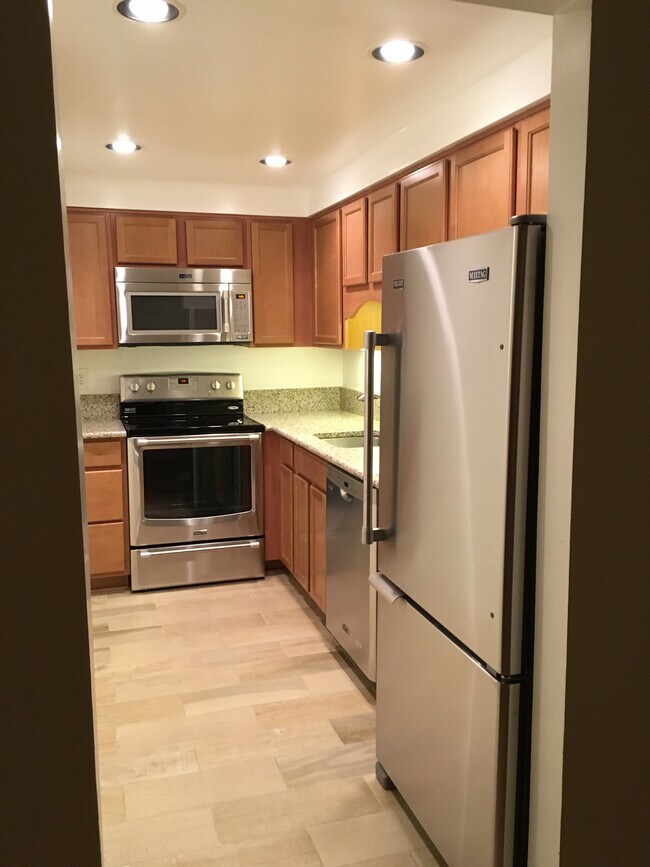 Kitchen - 7680 Tremayne Pl