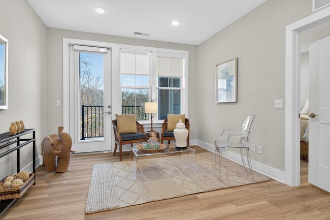 Foto del edificio - 76 Old Mill Bottom Rd N