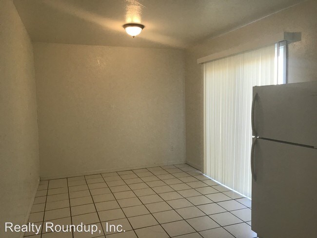 Building Photo - 3223 Warwick Ct