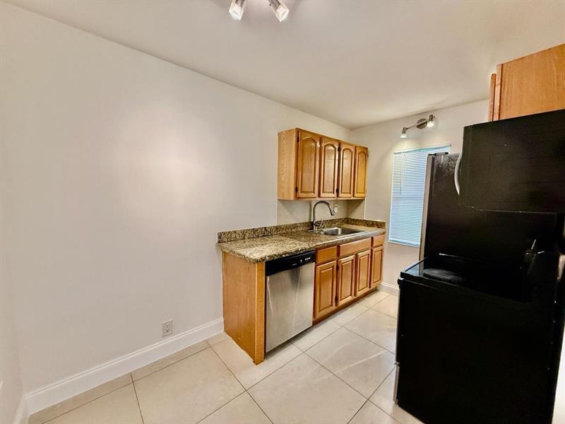 Foto principal - 601 NE 29th Dr
