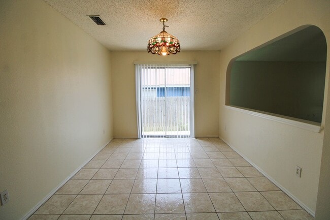 Building Photo - 6214 Ridge Glade St