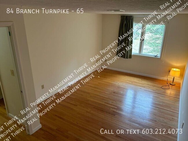 Building Photo - 2+BR, 1.5BA End Unit Townhome