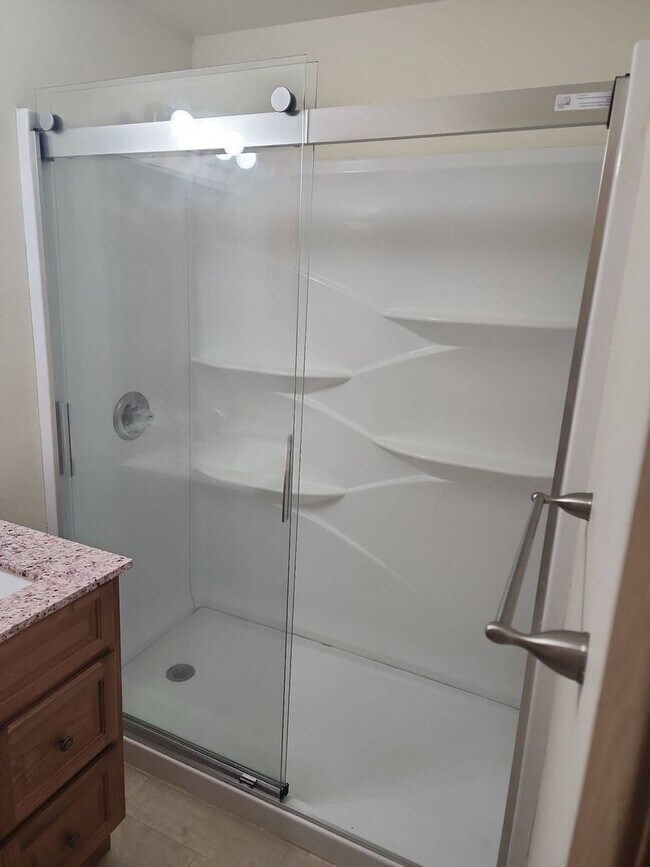Foto del edificio - Cute studio available - Top floor! Elevato...