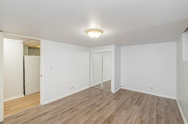 Building Photo - 7530 N Oakley Ave