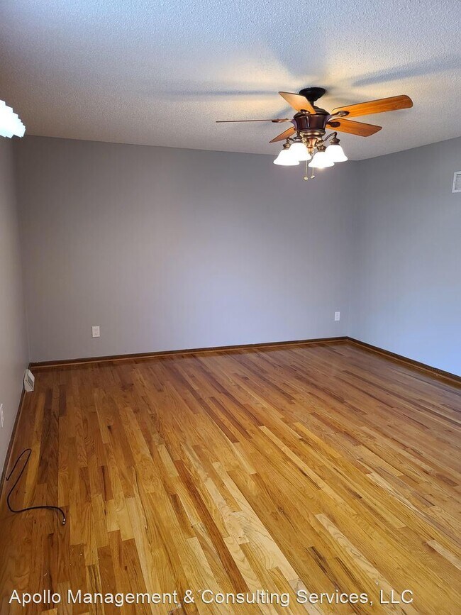 Building Photo - 2 br, 1.5 bath House - 1166 Hampton Lane