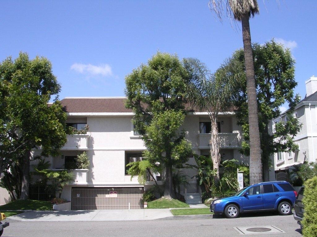 Primary Photo - 9715 Charnock Ave
