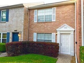 Building Photo - 10330 Briar Forest Dr