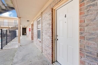 Building Photo - 107 E Willowick Ave