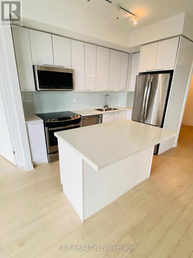 Building Photo - 10 Park Lawn Rd