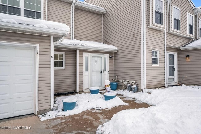 Building Photo - 33 S Pointe Cir