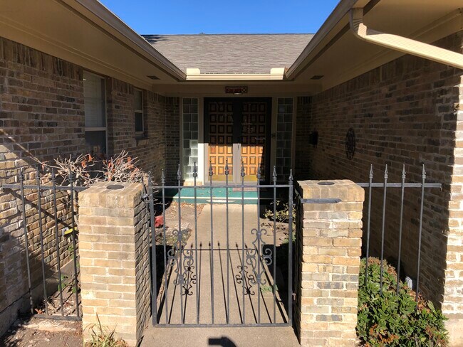 Porch - 802 Brookhurst Dr