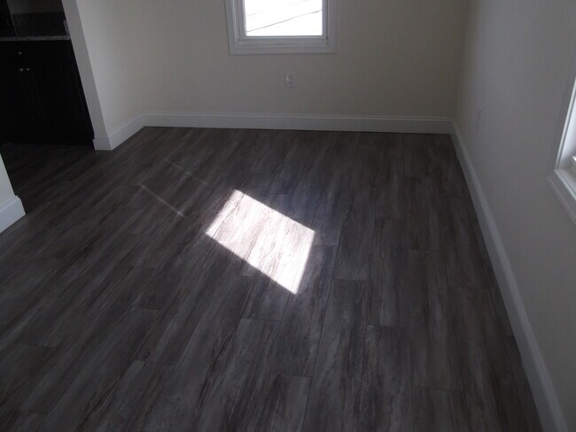 Building Photo - 5623 Reisterstown Rd
