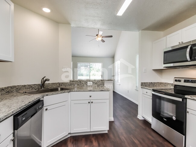Foto del edificio - 13318 Hilltop Cir
