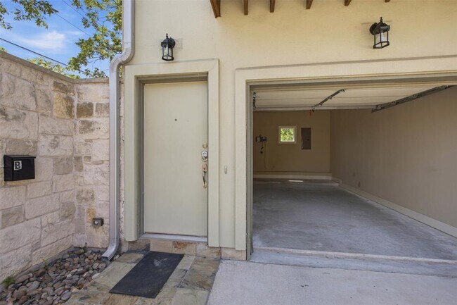 Foto del edificio - 1315 W Anderson Ln.