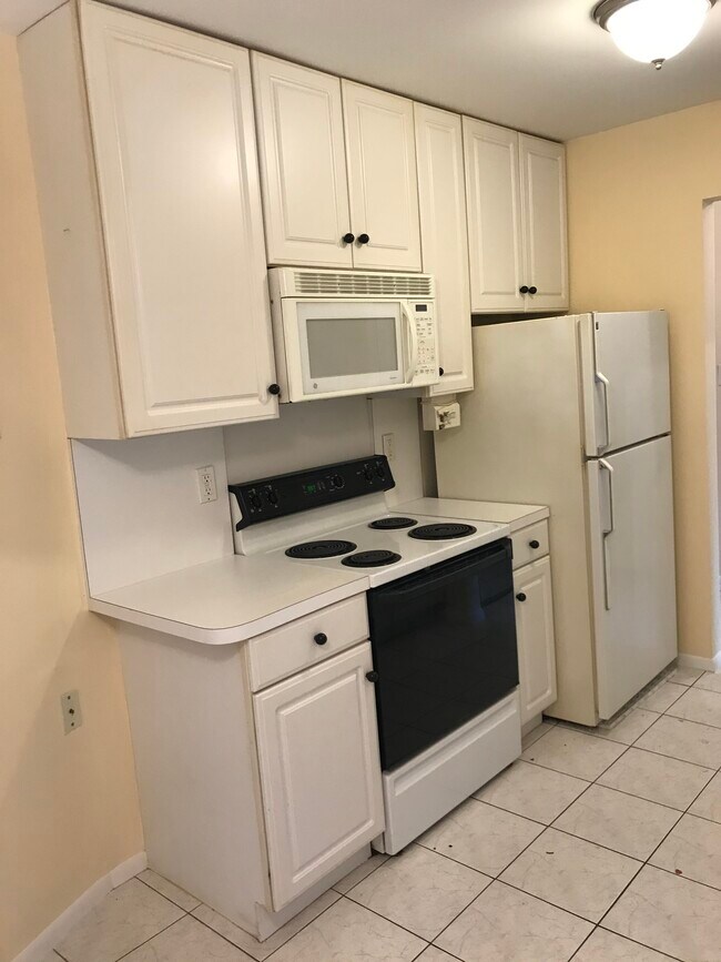 Building Photo - 54 Amberly Dr