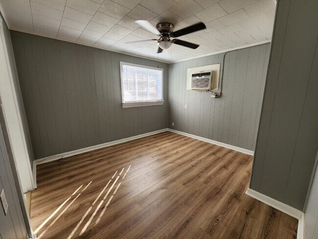 Foto del edificio - 349B HICKORY HEIGHTS - 2BD-1BA Near APSU and Downtown!!!