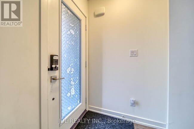 Building Photo - 370D Red Maple Rd