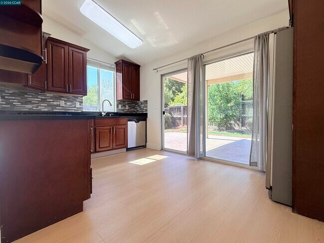 Foto del edificio - 1746 Highland Cir