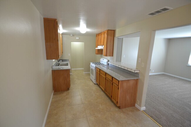 Building Photo - 826 Meladee Ln
