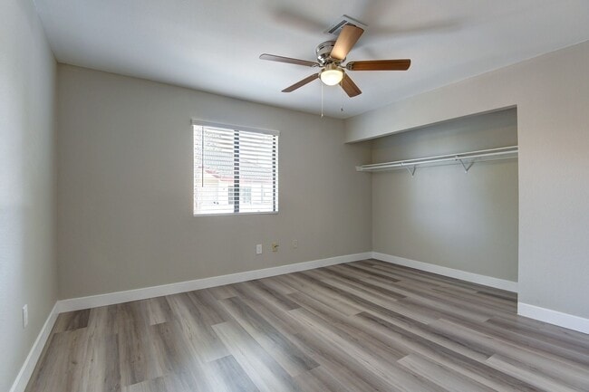 Foto del edificio - 853 Rock Springs Dr