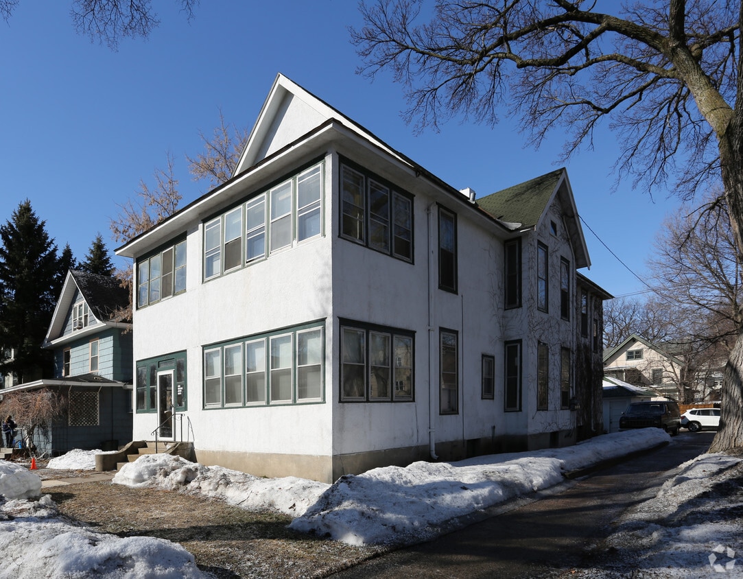 Building Photo - 2000 Emerson Ave S