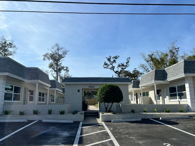Interior Photo - 1462 Hamlet Ave