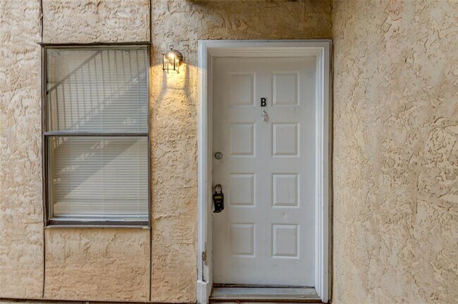 Foto del edificio - 3229 Hirschfield Rd