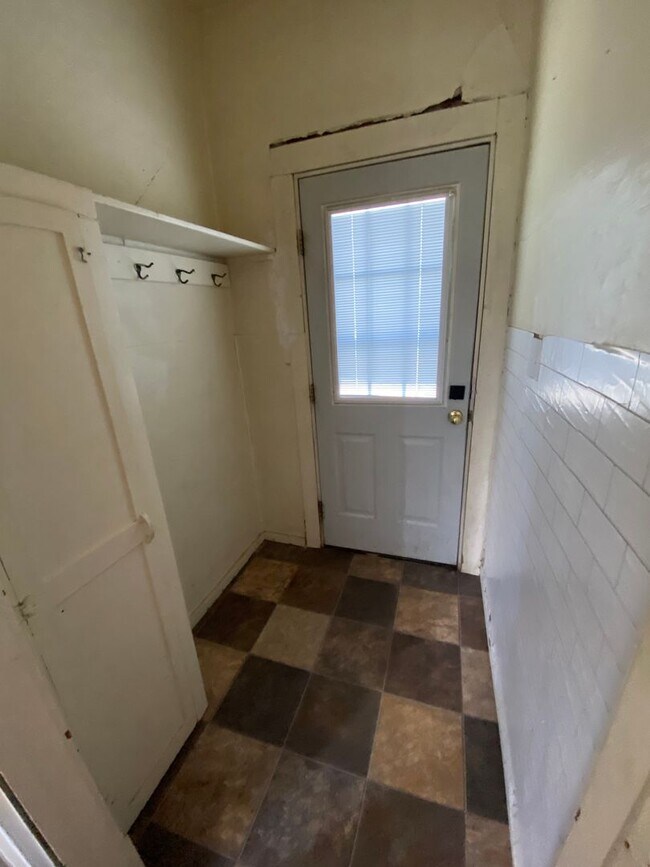 Foto del edificio - 304 6th Ave NW