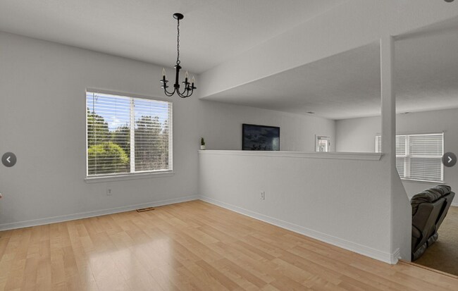 Foto del edificio - Long Realty & Property Management - Well Maintained 4 Bedroom Home in East Aurora