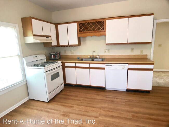 Building Photo - 2 br, 1 bath House - 713 N. Church Street B