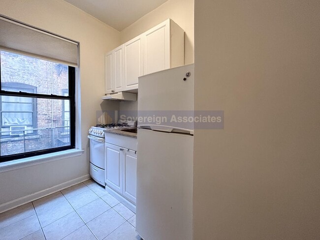 Building Photo - 209 W 102nd St