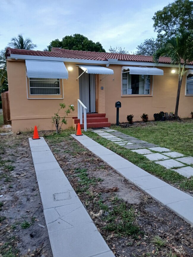 Foto del edificio - 1 N Melrose Dr