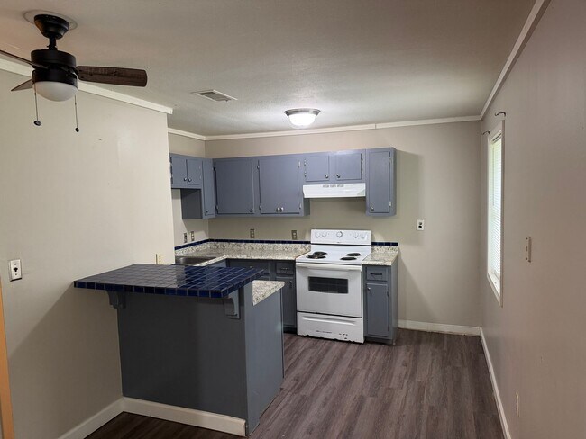 Foto del edificio - 2 Bed 1 Bath Duplex