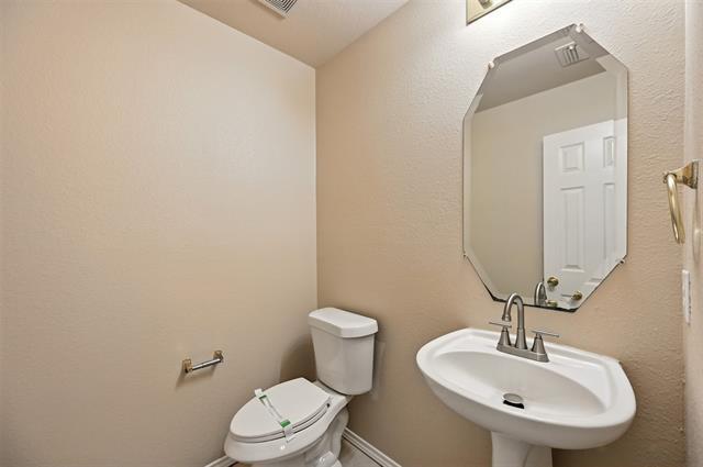 Building Photo - 10420 Lake Bend Trail