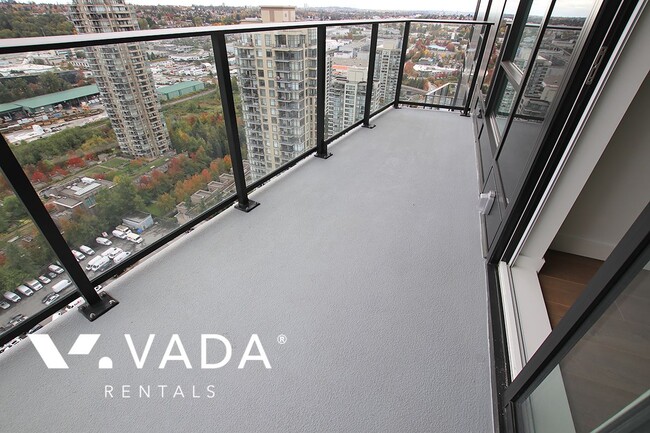 Photo du bâtiment - Akimbo Brentwood Apartment For Rent 2210-2181 Madison Ave Burnaby: VADAPM.com