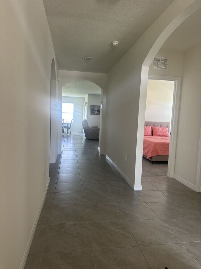Building Photo - Gorgeous 3-Bedroom, 2-Bathroom Townhouse in Bradenton