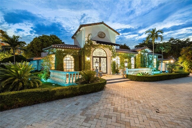 Building Photo - 12300 Old Cutler Rd