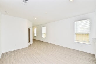 Building Photo - 26386 Cedar Sedge Dr