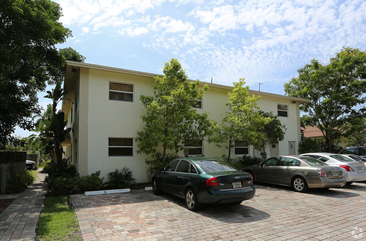 Foto del edificio - 530 NE 15th Ct