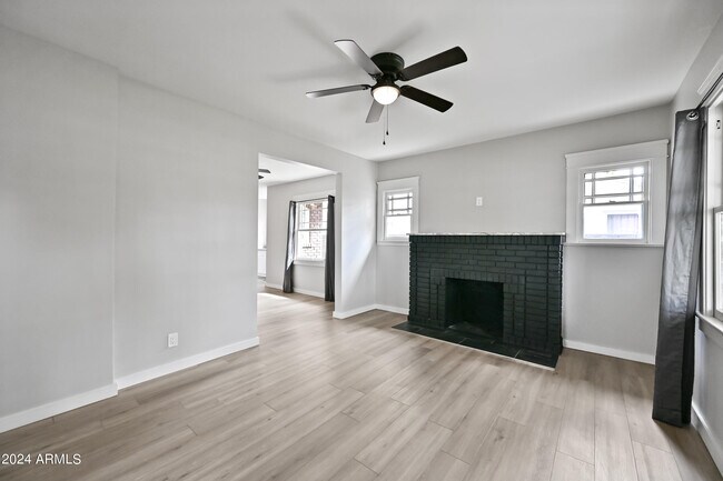 Building Photo - 217 S Sirrine
