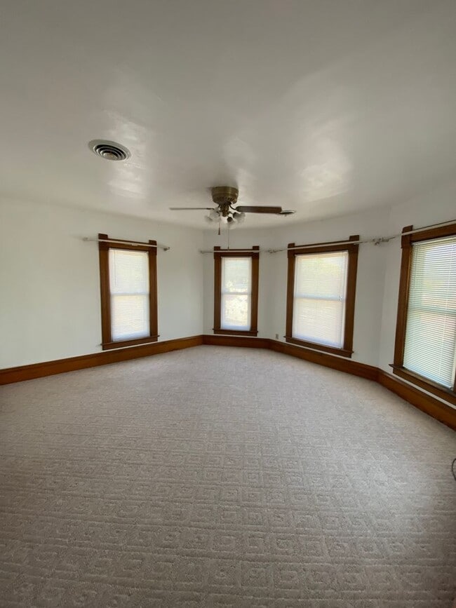Building Photo - 1115 McClellan St