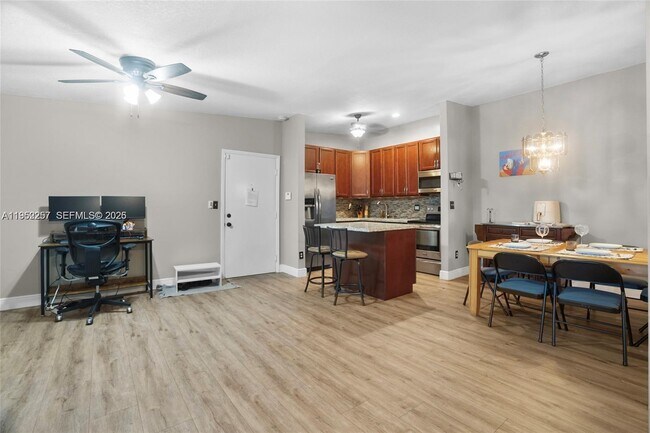 Foto del edificio - 9606 W McNab Rd