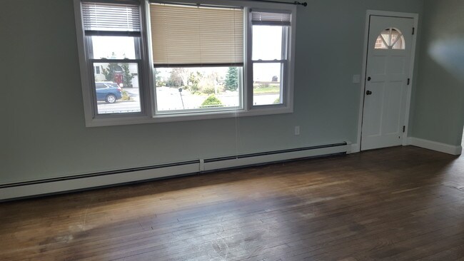 Building Photo - 44 E Beach Promenade