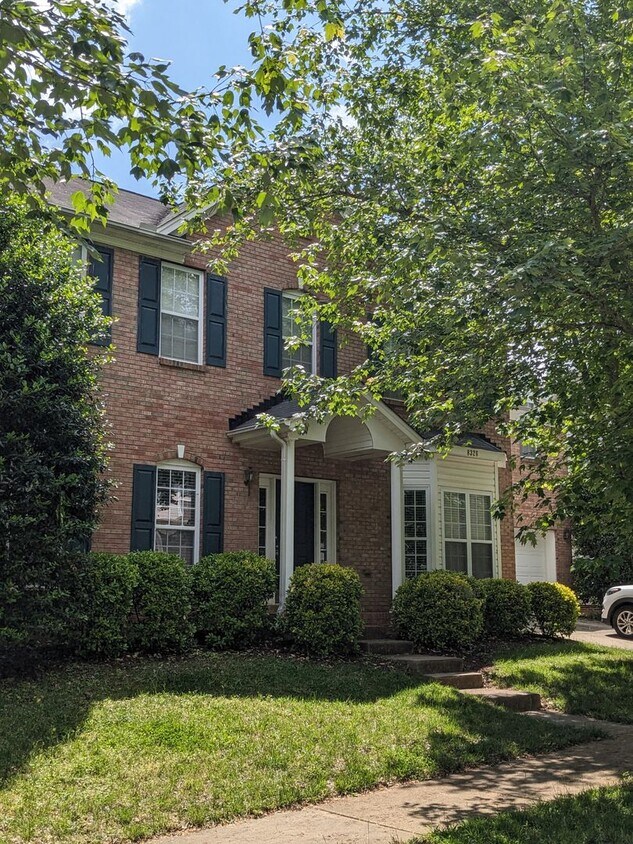Foto principal - 4 BEDROOMS PLUS BONUS, BEAUTIFUL BACK PATI...